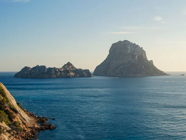Isola di Es Vedra al largo della costa di Ibiza